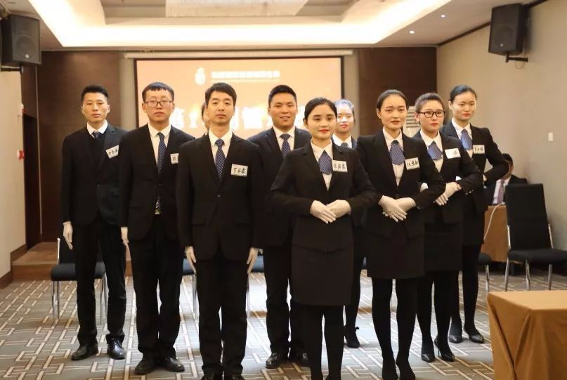 河南弘峰酒店管理集團第十四期管培生培訓班圓滿收官，為酒店業(yè)注入新動能